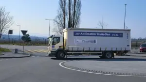 Lần đầu tiên vận chuyển thành công hạt phản vật chất