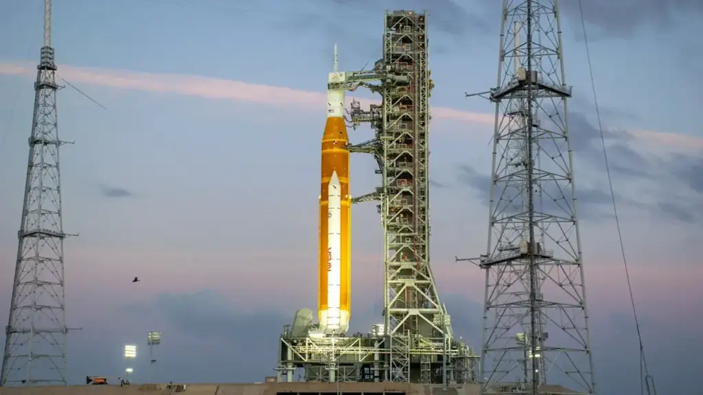 NASA phóng tàu chở người tới Mặt Trăng sáng sớm mai