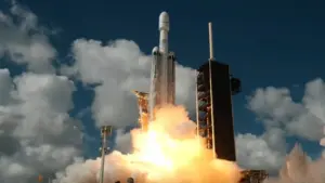 Tên lửa mạnh thứ hai thế giới Falcon Heavy tái xuất sau 18 tháng