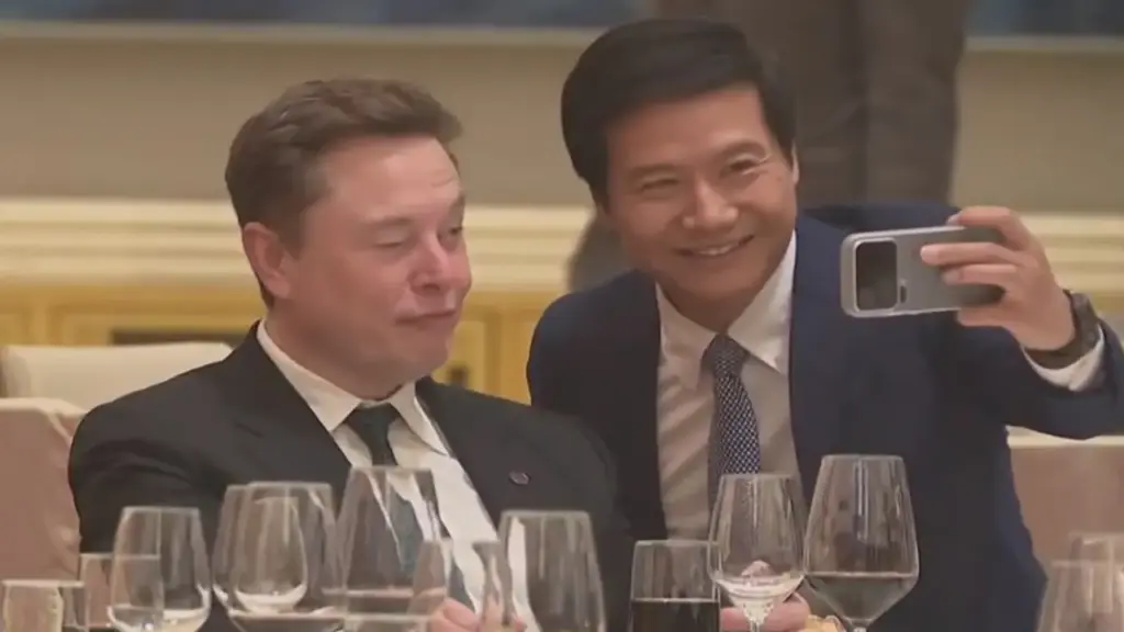 CEO Xiaomi và Elon Musk gây sốt khi chụp selfie