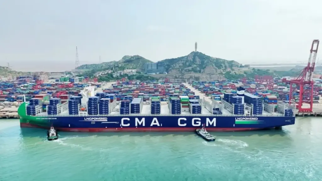 Tàu chạy bằng khí tự nhiên lớn nhất thế giới