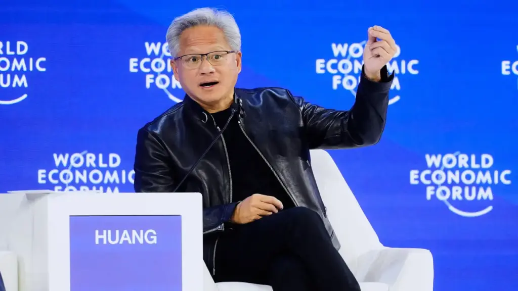 Jensen Huang: 'Nên thử AI trước khi phán xét'