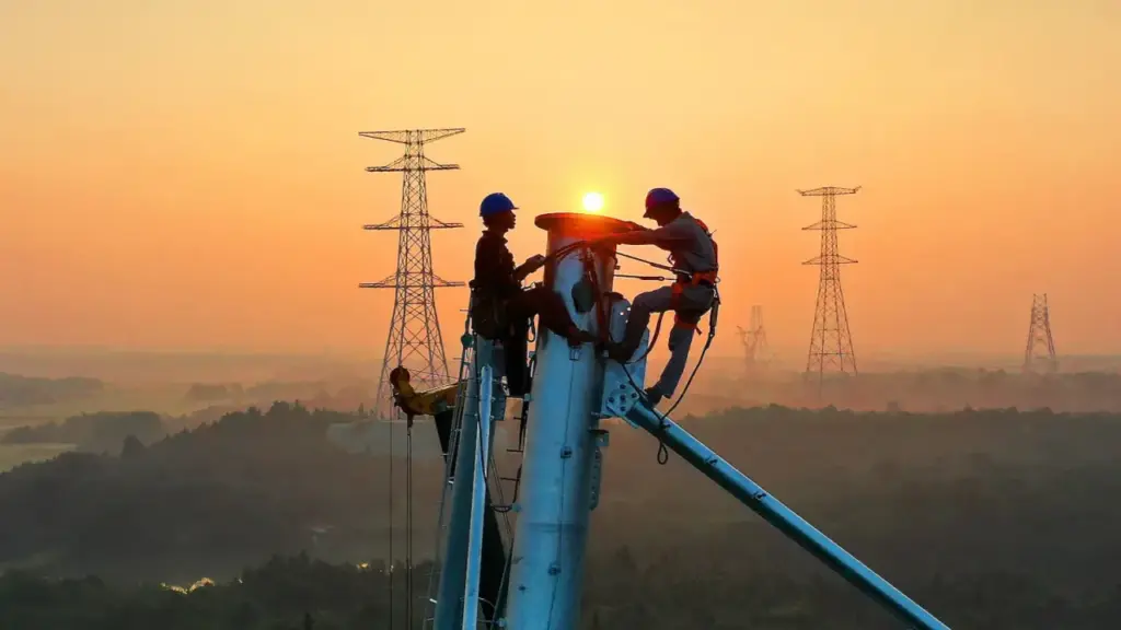 Lãnh đạo công nghệ Mỹ lo thua Trung Quốc về điện cho AI