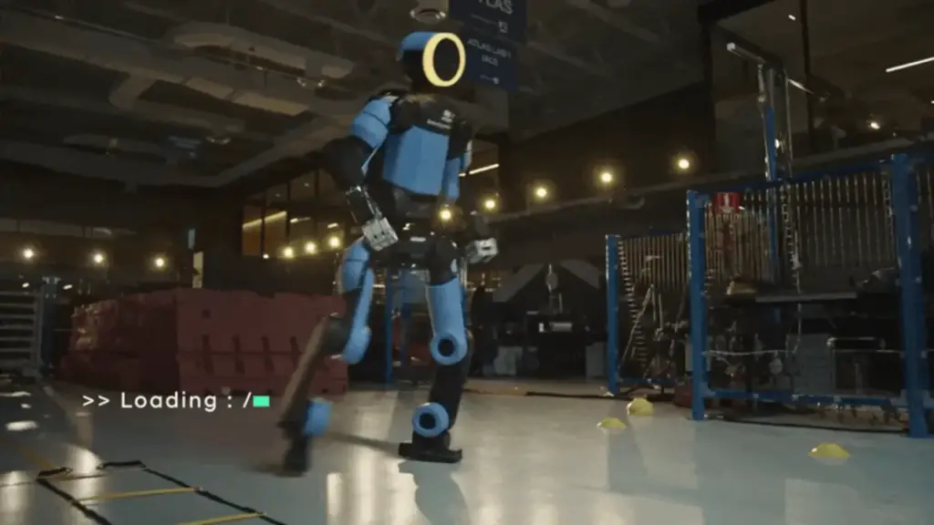 Robot hình người Mỹ phô diễn kỹ năng bóng đá